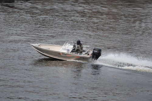 Катер TUNA 410 DC AL  