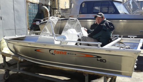 Катер TUNA 410 DC AL  