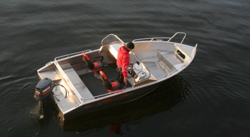 Катер TUNA UMS 500 DC AL