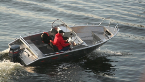 Катер TUNA UMS 500 DC AL