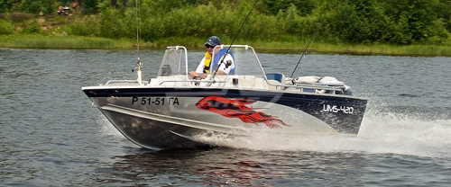Катер TUNA UMS 420 DC PL