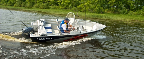 Катер TUNA UMS 420 DC PL