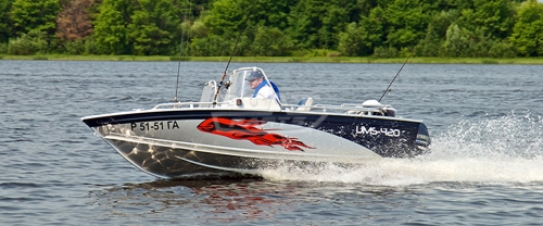 Катер TUNA UMS 420 DC PL