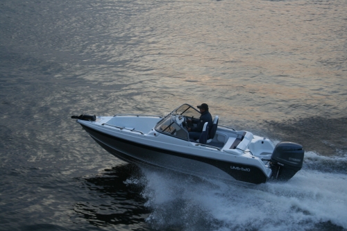 Катер TUNA UMS 520 DC PL