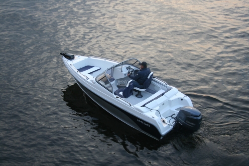 Катер TUNA UMS 520 DC PL