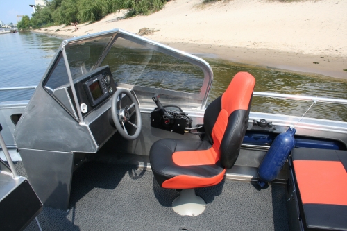 Катер TUNA UMS 550 DC AL