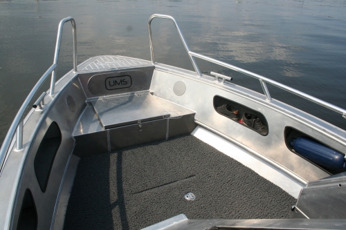 Катер TUNA UMS 550 DC AL