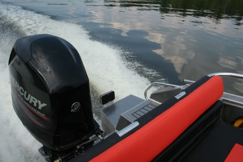 Катер TUNA UMS 550 DC AL