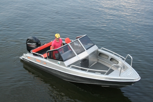 Катер TUNA UMS 550 DC AL