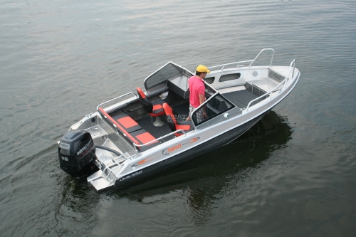 Катер TUNA UMS 550 DC AL