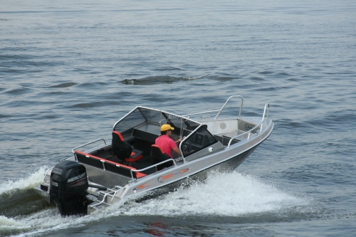 Катер TUNA UMS 550 DC AL