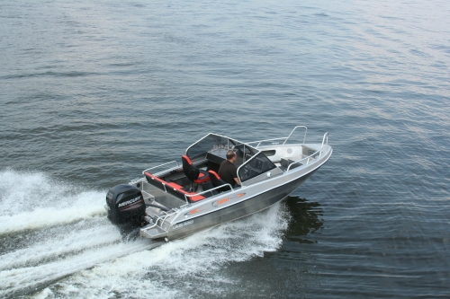 Катер TUNA UMS 550 DC AL