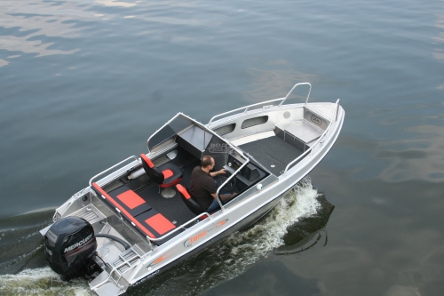 Катер TUNA UMS 550 DC AL